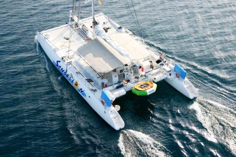 10 Tips before booking a catamaran