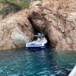 barco bluesail entra en cueva pulpo Antoni